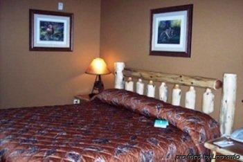 Pine Peaks Lodge & Suites Cross Lake 客房 照片